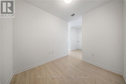 414 - 395 Dundas Street W, Oakville, ON - Indoor Photo Showing Other Room