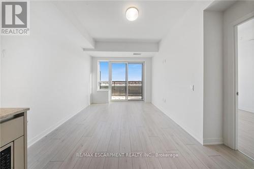 414 - 395 Dundas Street W, Oakville, ON - Indoor Photo Showing Other Room