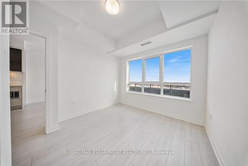 414 - 395 Dundas Street W, Oakville, ON - Indoor Photo Showing Other Room