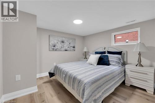 Bedroom featuring light wood-type flooring and baseboards - 174 East 34Th Street, Hamilton, ON - Indoor Photo Showing Bedroom