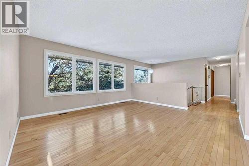 5315 Valiant Drive Nw, Calgary, AB - Indoor Photo Showing Other Room