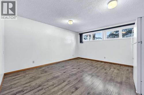 Den 14'11" x 14'3" - 5315 Valiant Drive Nw, Calgary, AB - Indoor Photo Showing Other Room