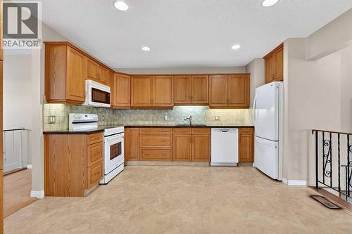 Kitchen 15'1" x 13'1" - 5315 Valiant Drive Nw, Calgary, AB - Indoor Photo Showing Kitchen