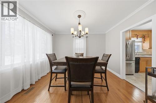 729 Oakdale Avenue, Sarnia, ON - Indoor Photo Showing Dining Room