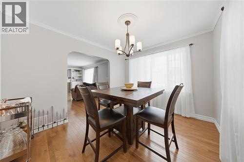 729 Oakdale Avenue, Sarnia, ON - Indoor Photo Showing Dining Room