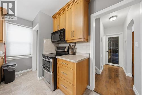 729 Oakdale Avenue, Sarnia, ON - Indoor Photo Showing Kitchen
