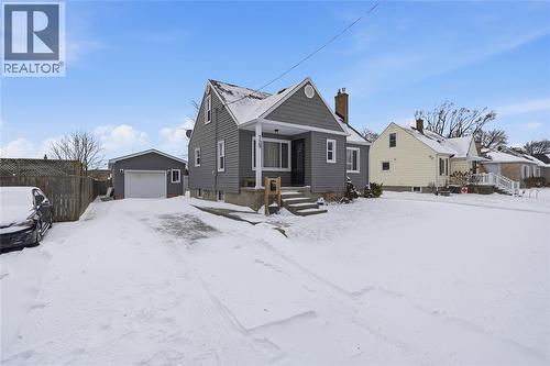 729 Oakdale Avenue, Sarnia, ON - Outdoor With Facade