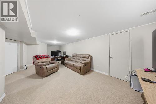 729 Oakdale Avenue, Sarnia, ON - Indoor