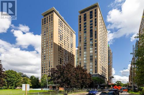 2918 - 105 CHAMPAGNE AVENUE S  Ottawa, ON K1S 5E5