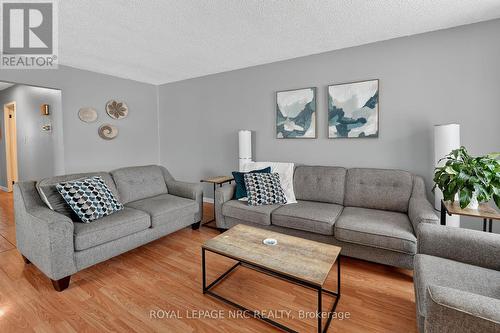 53 Allan Drive, St. Catharines (Fairview), ON - Indoor Photo Showing Living Room
