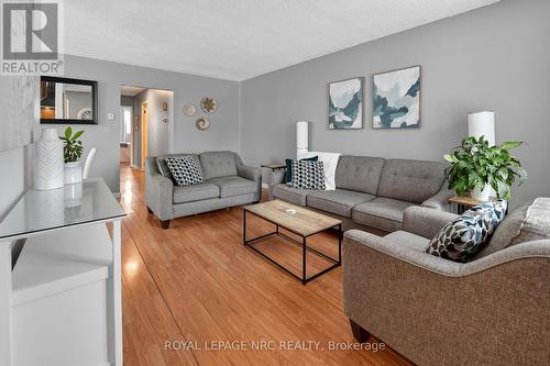 53 Allan Drive, St. Catharines (Fairview), ON - Indoor Photo Showing Living Room