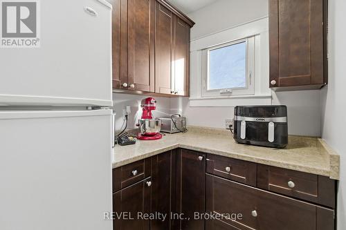 348 Hellems Avenue, Welland (Welland Downtown), ON - Indoor Photo Showing Kitchen