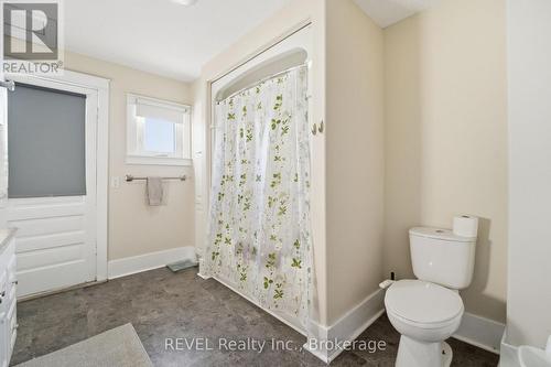 348 Hellems Avenue, Welland (Welland Downtown), ON - Indoor Photo Showing Bathroom
