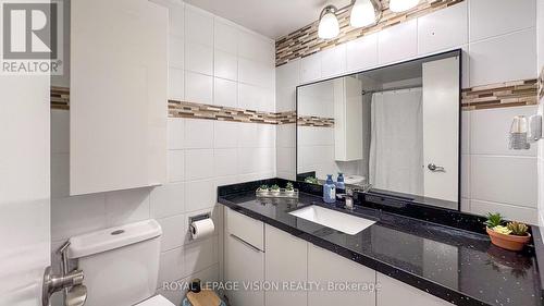 1501 - 75 Graydon Hall Drive, Toronto, ON - Indoor Photo Showing Bathroom