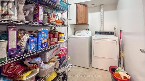1501 - 75 Graydon Hall Drive, Toronto, ON - Indoor Photo Showing Laundry Room