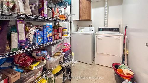 1501 - 75 Graydon Hall Drive, Toronto, ON - Indoor Photo Showing Laundry Room
