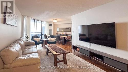 1501 - 75 Graydon Hall Drive, Toronto, ON - Indoor Photo Showing Living Room