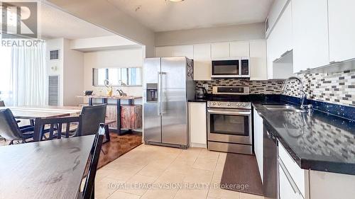 1501 - 75 Graydon Hall Drive, Toronto, ON - Indoor Photo Showing Kitchen With Double Sink