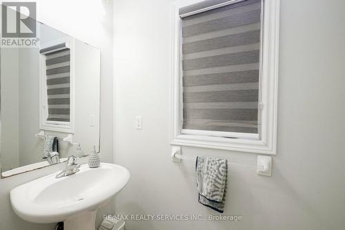 49 Crystalview Crescent, Brampton, ON - Indoor Photo Showing Bathroom