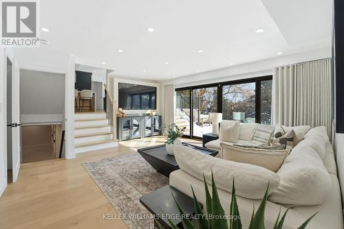 1316 Dundas Street, Burlington, ON - Indoor Photo Showing Living Room