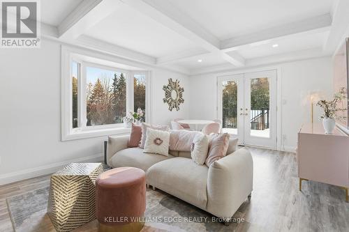 1316 Dundas Street, Burlington, ON - Indoor Photo Showing Living Room