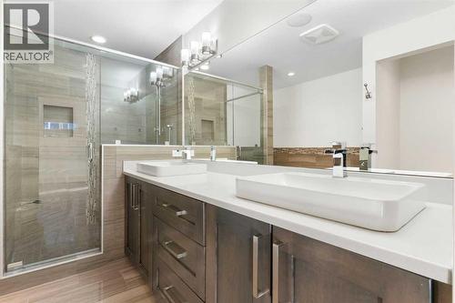 4711 Norquay Drive Nw, Calgary, AB - Indoor Photo Showing Bathroom