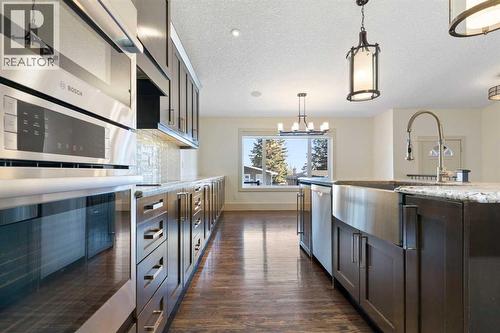 4711 Norquay Drive Nw, Calgary, AB - Indoor Photo Showing Kitchen With Upgraded Kitchen