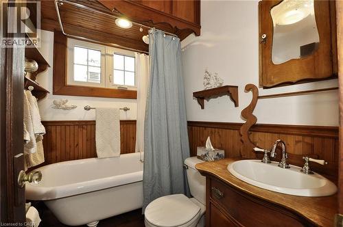 628 Garden Street, Cambridge, ON - Indoor Photo Showing Bathroom