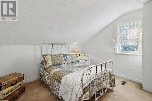687 New Dundee Road, Kitchener, ON - Indoor Photo Showing Bedroom