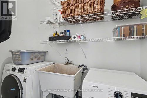 687 New Dundee Road, Kitchener, ON - Indoor Photo Showing Laundry Room