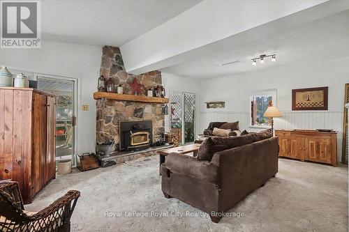 687 New Dundee Road, Kitchener, ON - Indoor Photo Showing Living Room With Fireplace