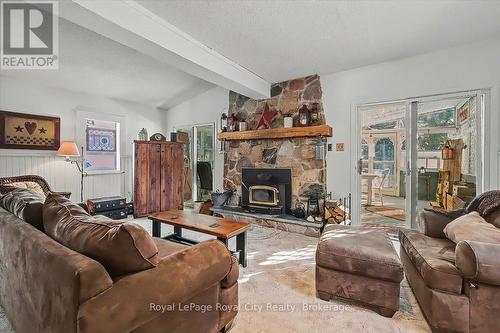 687 New Dundee Road, Kitchener, ON - Indoor Photo Showing Living Room With Fireplace