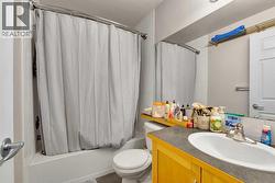 Ensuite Bathroom - 