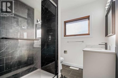 Bathroom - 4720 Fordham Crescent Se, Calgary, AB - Indoor Photo Showing Bathroom