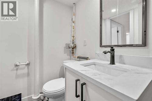 4720 Fordham Crescent Se, Calgary, AB - Indoor Photo Showing Bathroom