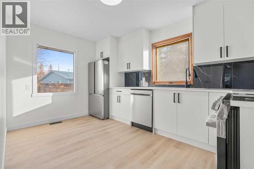Kitchen - 4720 Fordham Crescent Se, Calgary, AB - Indoor Photo Showing Kitchen