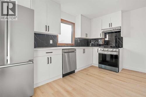 4720 Fordham Crescent Se, Calgary, AB - Indoor Photo Showing Kitchen