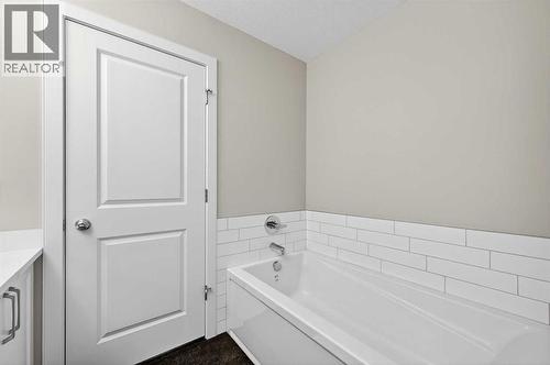77 Belvedere Drive Se, Calgary, AB - Indoor Photo Showing Bathroom