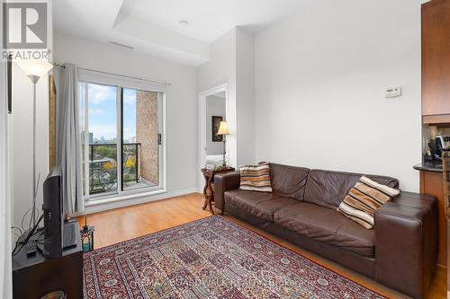 1004 - 314 Central Park Drive, Ottawa, ON - Indoor Photo Showing Living Room