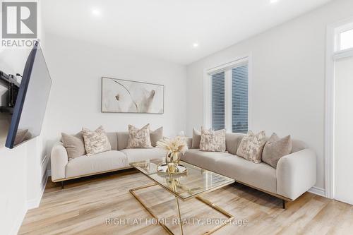 65 Esban Drive, Ottawa, ON - Indoor Photo Showing Living Room