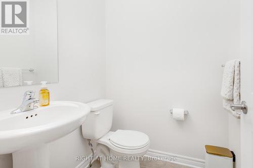 65 Esban Drive, Ottawa, ON - Indoor Photo Showing Bathroom