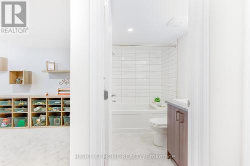 65 Esban Drive, Ottawa, ON - Indoor Photo Showing Bathroom
