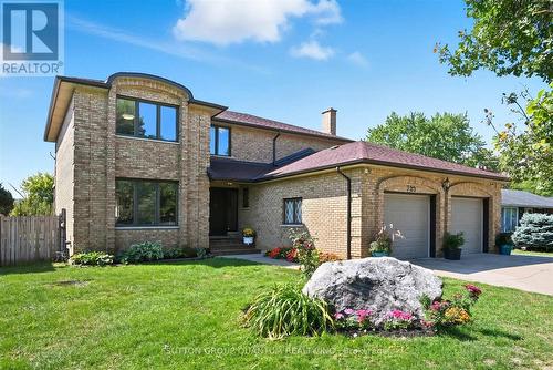 729 WINSTON ROAD  Grimsby, ON L3M 4E8