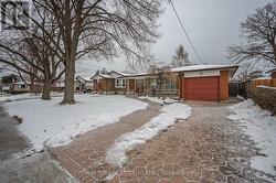 11 CRYSTAL COURT  Hamilton (Riverdale), ON L8E 1M2