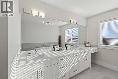67 Aspen Vista Way Sw, Calgary, AB - Indoor Photo Showing Bathroom