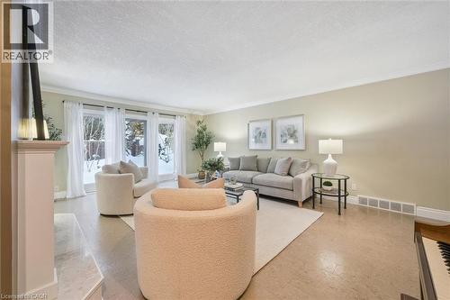 259 Old Post Road, Waterloo, ON - Indoor Photo Showing Living Room