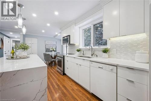 259 Old Post Road, Waterloo, ON - Indoor Photo Showing Kitchen With Upgraded Kitchen