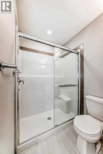 PLEASE NOTE: Photos are of a DIFFERENT Spec Home of the same model – fit and finish may differ. Interior selections and floorplans shown in photos - 85 Starling Boulevard Nw, Calgary, AB - Indoor Photo Showing Bathroom