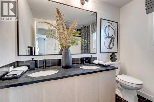 401 Sora Way Se, Calgary, AB - Indoor Photo Showing Bathroom