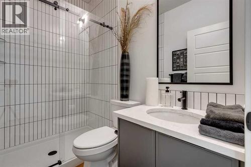 401 Sora Way Se, Calgary, AB - Indoor Photo Showing Bathroom